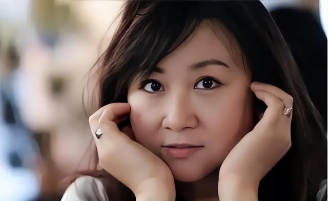 郑少秋女儿在美国自杀身亡，父女曾30年不联系，死亡原因引议论。