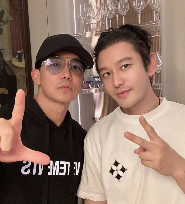 黄晓明豪宅内景曝光，与叶珂已经同居，在家里打扮松弛与平常不同