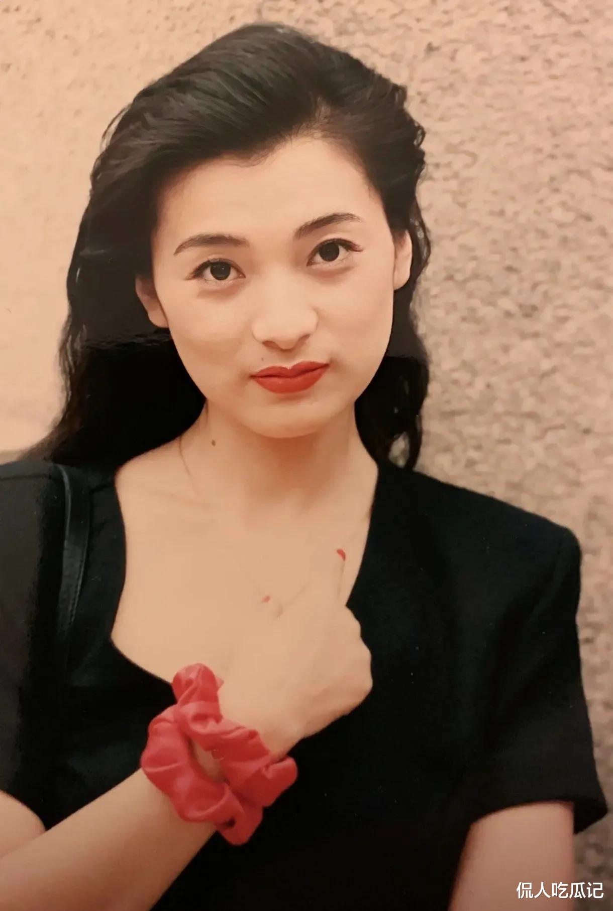 《玫瑰的故事》阎青妤:闺蜜是刘晓庆,曾是恋爱脑也被情所伤,她56岁选择单身