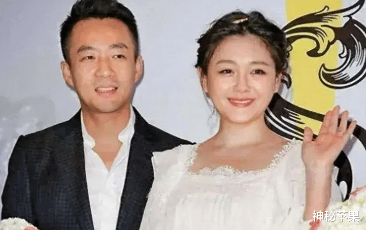 甩掉大S的具俊烨穿搭新潮在首尔街头溜达,跟友人吃限量版刨冰