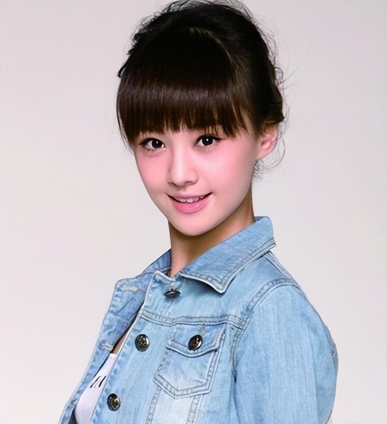 郑爽背后荒唐的毁灭史，毁三观程度远超想象