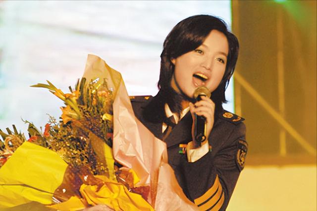 著名歌手白雪:与圈外精英丈夫离婚后,带娃再嫁完美小丈夫