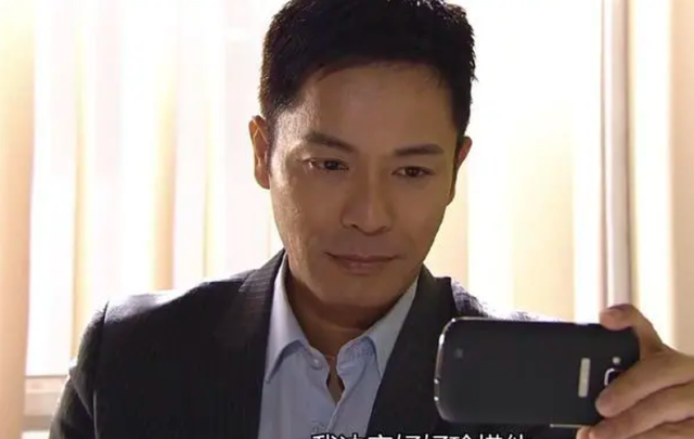 越活越走样!5位中年男星从帅气变僵硬似蜡像,颜值崩塌引人唏嘘