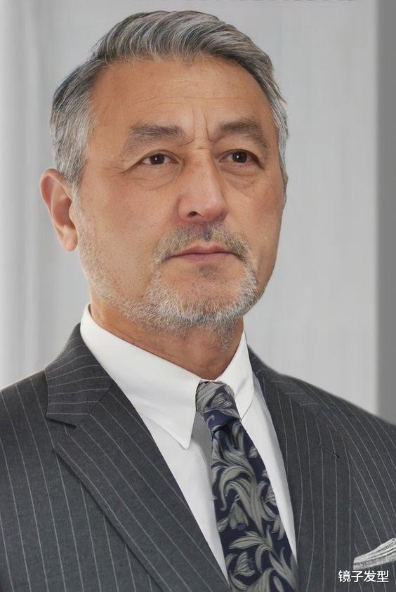 50岁以上的男士，发型这样剪，花白头发也帅气