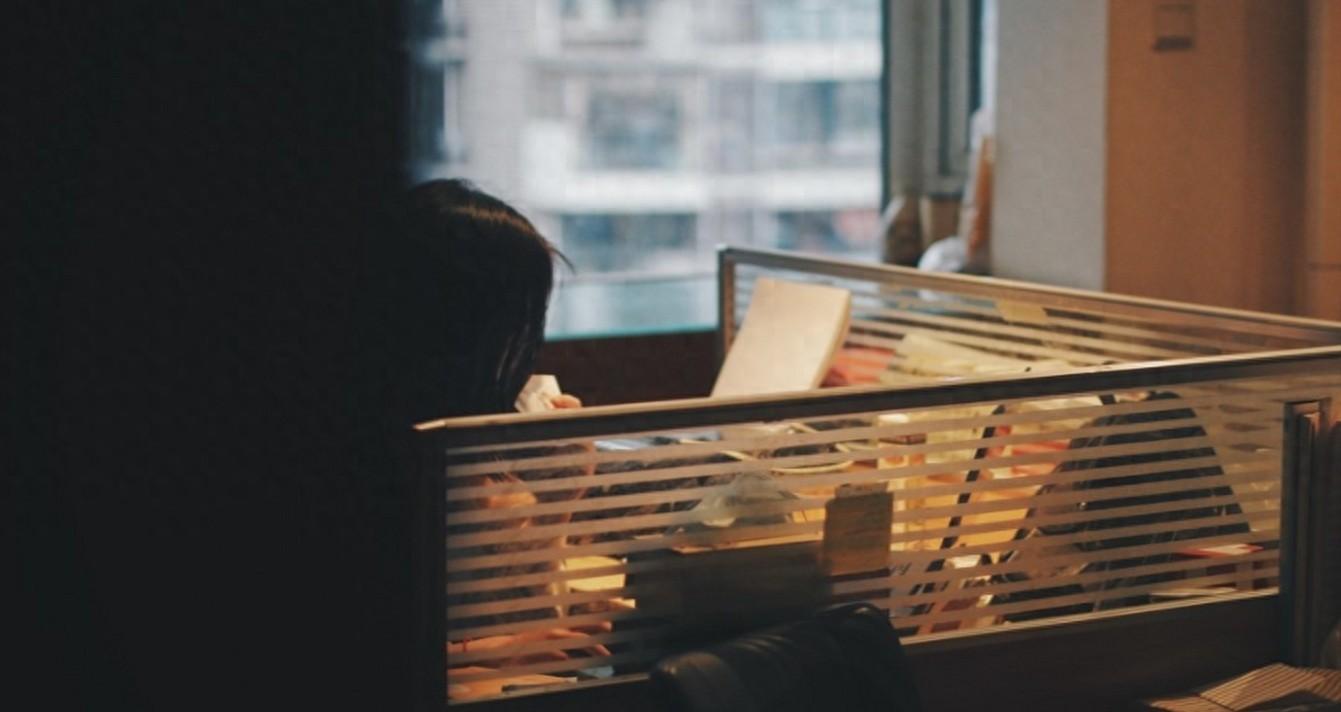 下班后，領導打電話來，接還是不接？教你一招這樣應對