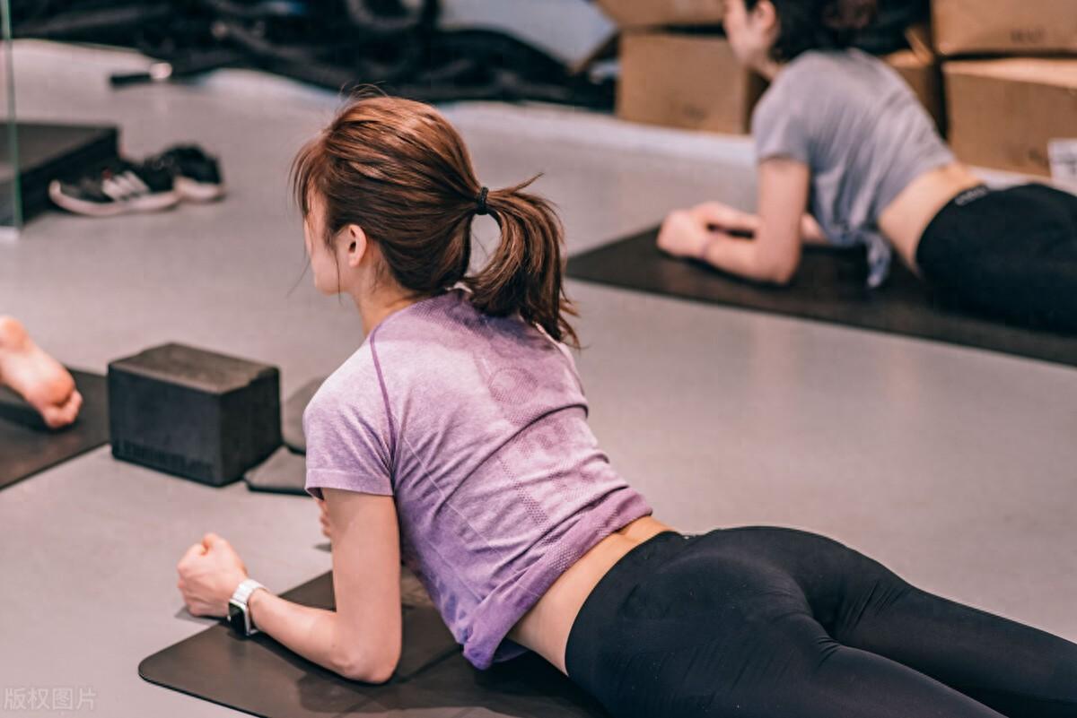 做平板支撑的时候,身体异常抖动,还要做下去吗?