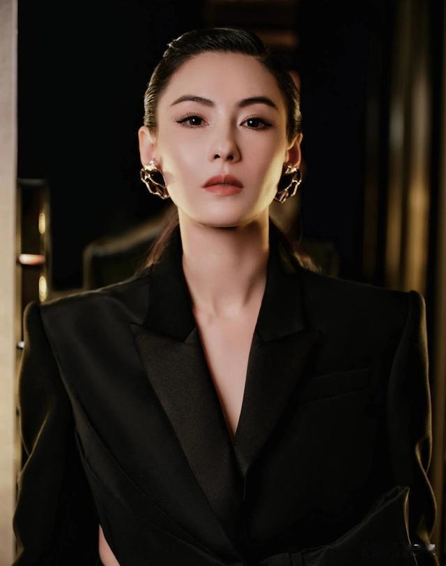 现在才明白,为何张柏芝总与王菲暗自较劲,原来放不下的从不是她