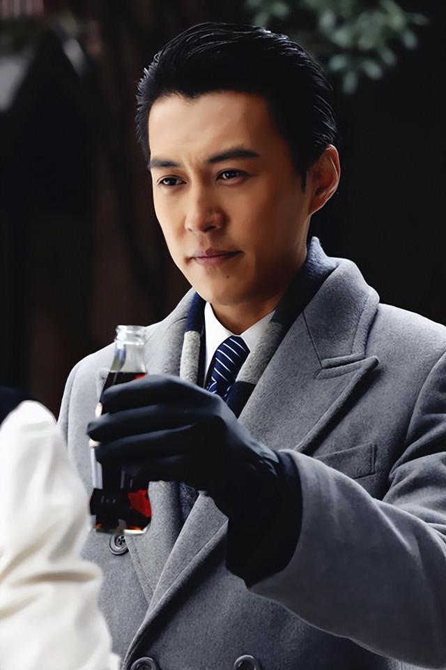 年轻时死活不红,年纪大了“帅翻天”,这6位男演员,赢了下半场