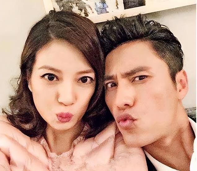 赵薇再被强执8848元成老赖，出门低头戴口罩，身材臃肿沦为普通人