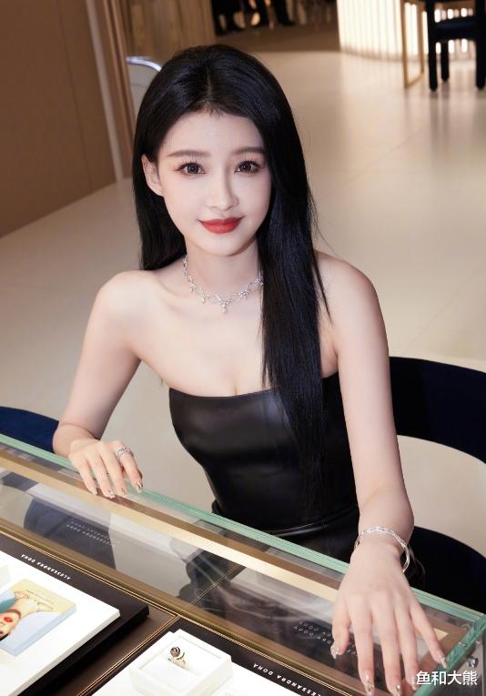 孙怡恋情彻底曝光!与小7岁恋综男同居被拍,此前辟假谣欺骗大众