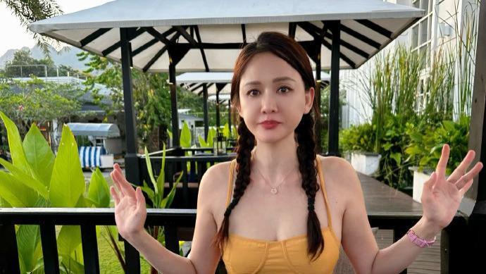 44岁陈乔恩公开减肥餐，近照曝光皮肤白皙上围很傲人，又瘦又有料