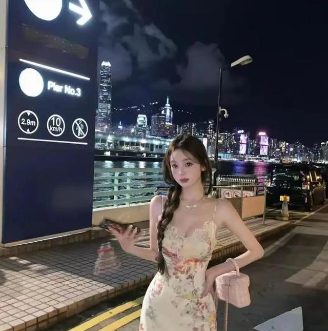 王思聪女友大量私照曝光，身材火辣网红脸，网友：谁看谁不迷糊