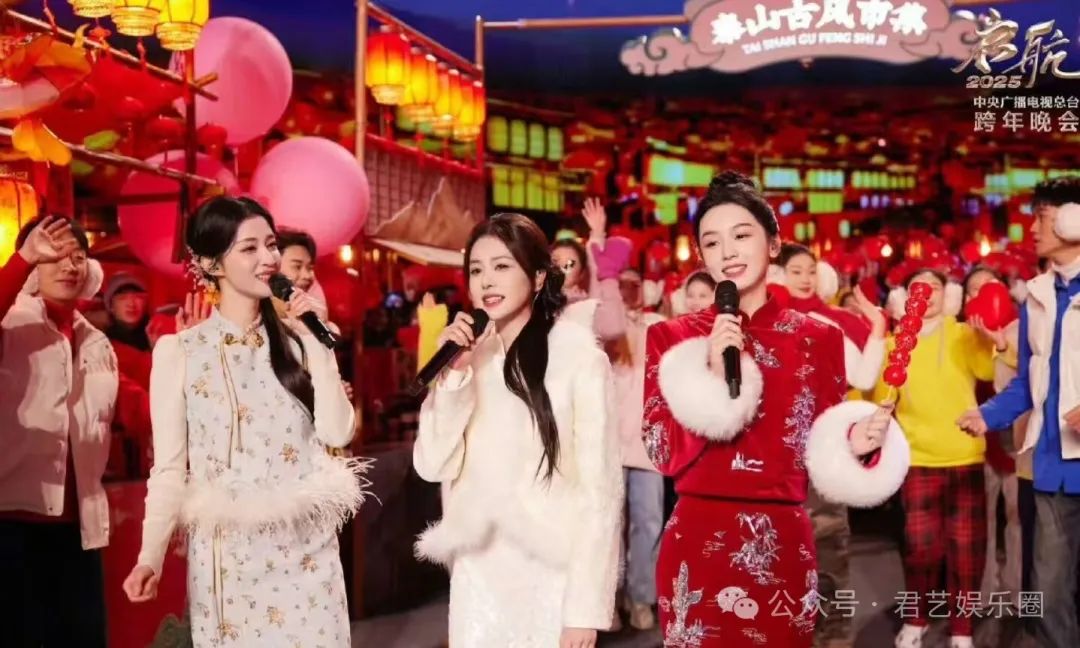 白鹿周也王楚然小说三大女主同框:央视跨年闪耀全场齐唱长街万象