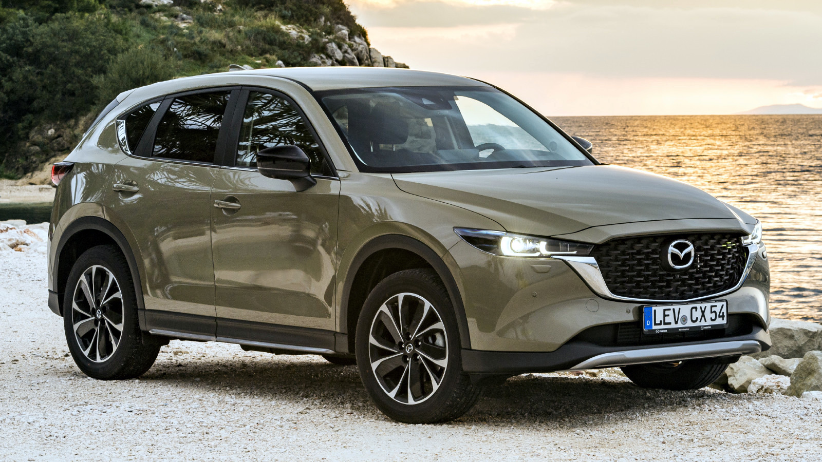 2025新款马自达CX-5曝光 全新大灯更加纤窄