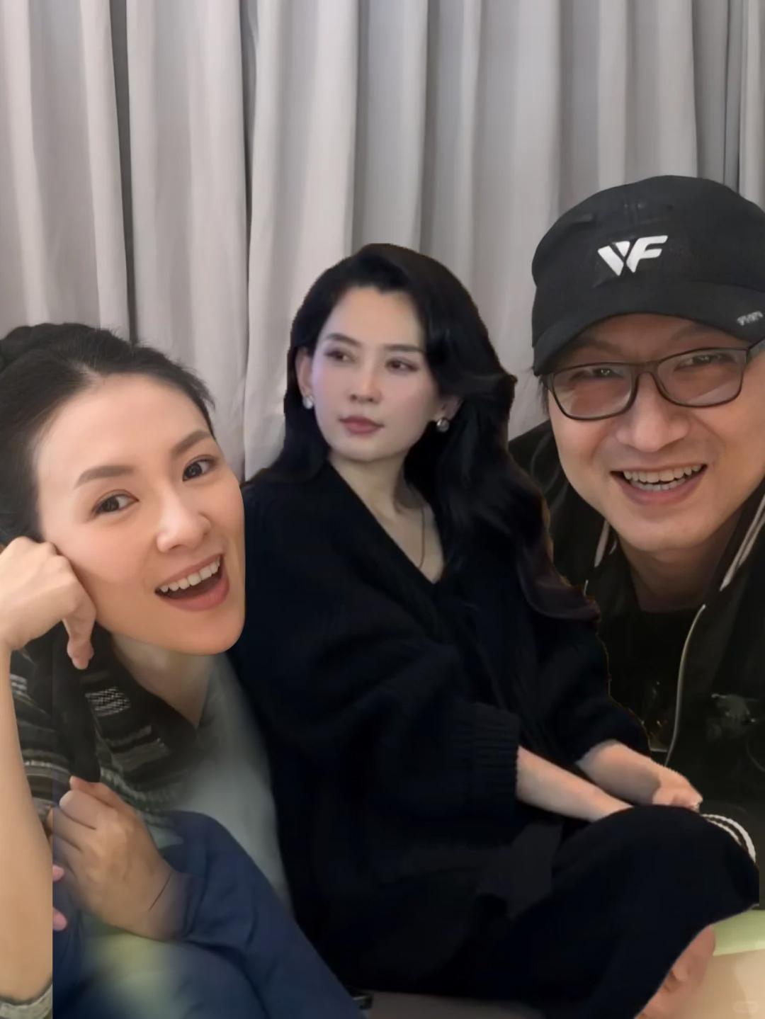 汪峰父女日本度假逛二手店,小苹果颜值惊艳惹偷瞄,汪璟怡疑露面