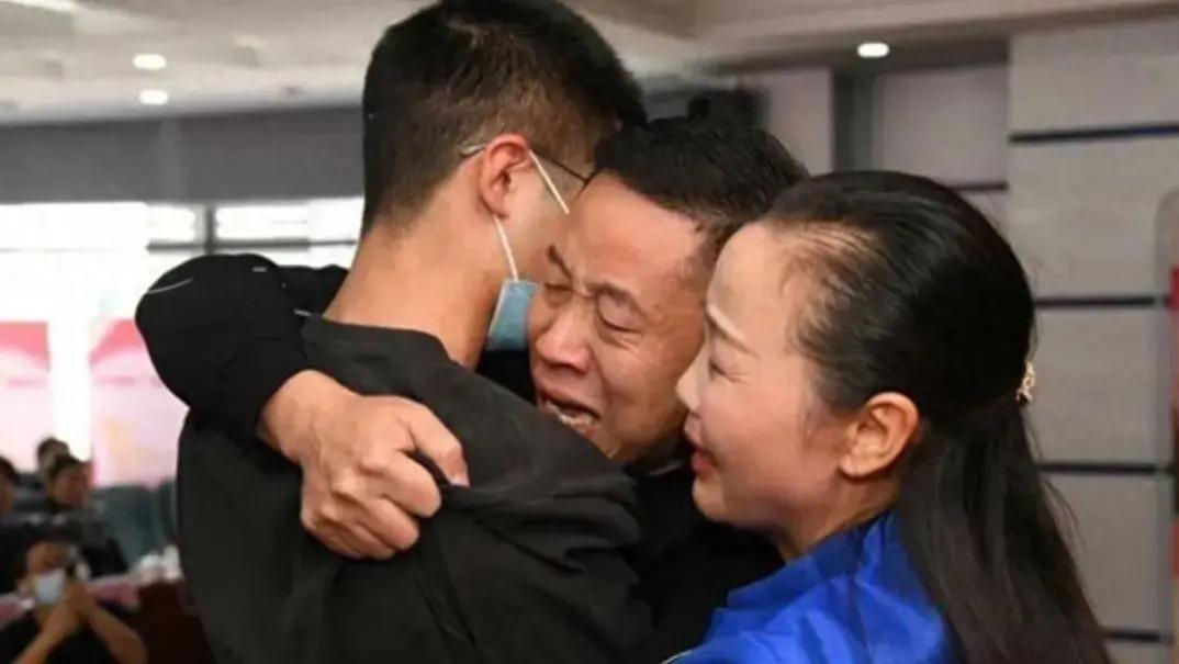 首谈孙卓认亲回归后融入并不顺利！孙悦透露弟弟低沉很长一段时间