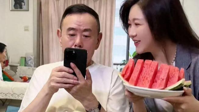 潘长江四代同堂，92岁老爸像60岁，女儿潘阳又漂亮了