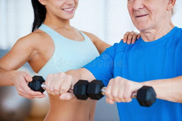 为什么有些人天天健身也练不出腹肌？