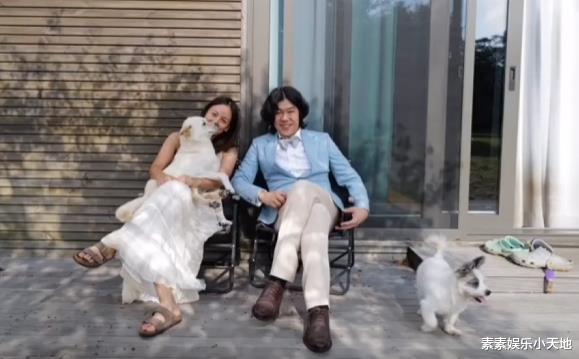 44岁韩星李孝利结婚11周年，和李尚顺甜蜜亲吻，夫妻相互感谢