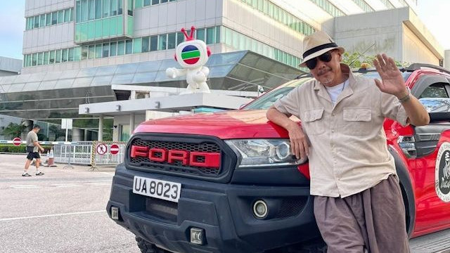 67岁TVB老戏骨宣布离巢，曾是古天乐的御用配音，网友感到惊讶和不舍