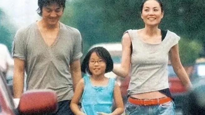 王菲花数百万为女儿治疗唇裂，如今嘴是治好了，脸却越来越奇怪了