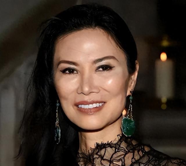 她与多国总统绯闻不断,野心悍妇!离婚后更是狂赚200多亿!