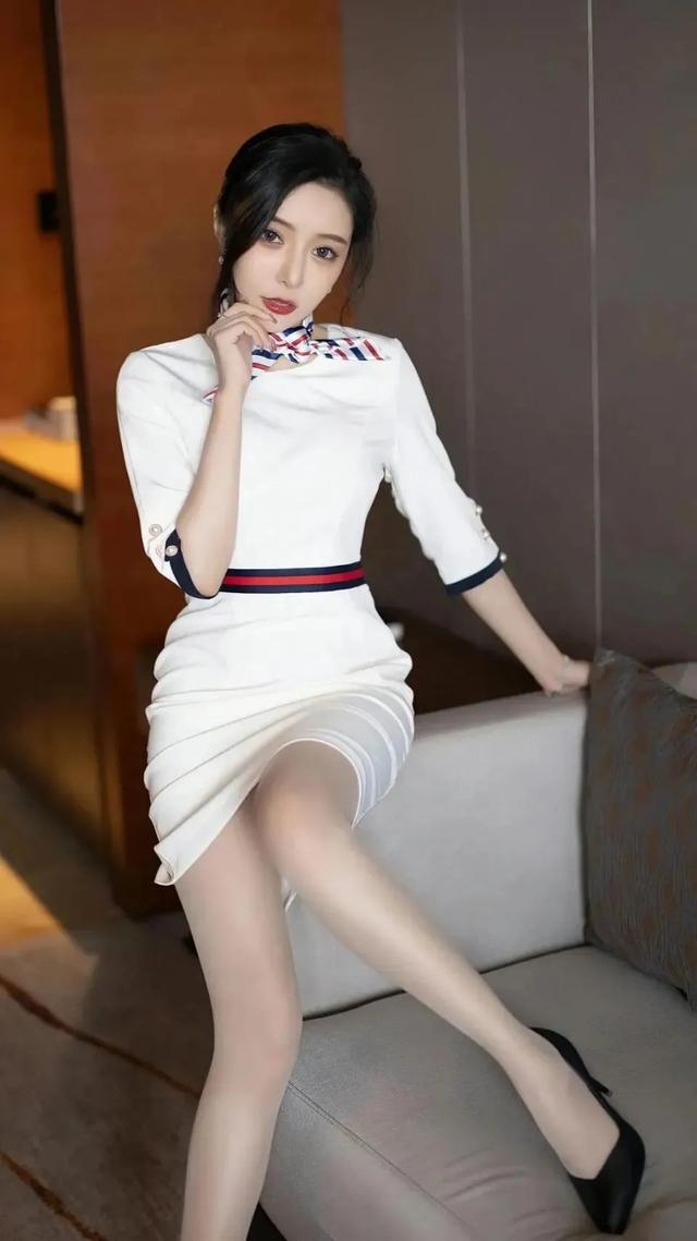 写真丨王馨瑶空姐制服白丝