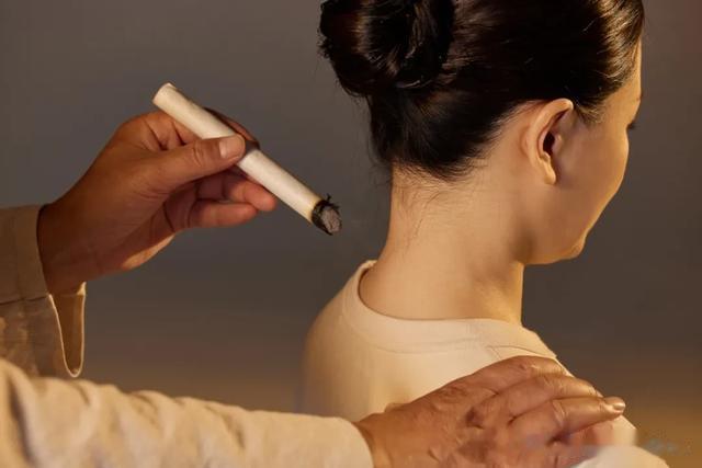 “夏天开背，人活百岁”，中医力荐的五个养背方法，简单管用！