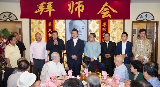 相声界代拉师弟成风,连赵津生都代师收徒,观众质问还嫌不够乱?