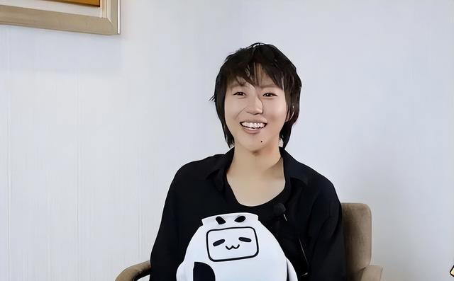 王菲女儿窦靖童!“整容式”亮相上海电视节!天后基因太强大!