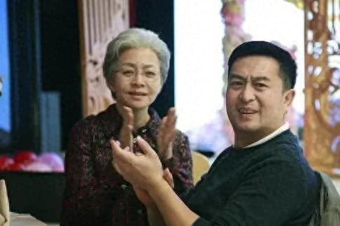 张嘉译的7个“女儿”,前5个都越来越火,唯独她渐渐被遗忘