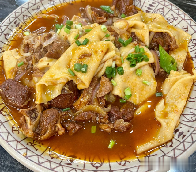 上海女子去甘肃旅游，晚餐5个菜，结账时确认三遍，以为看错了