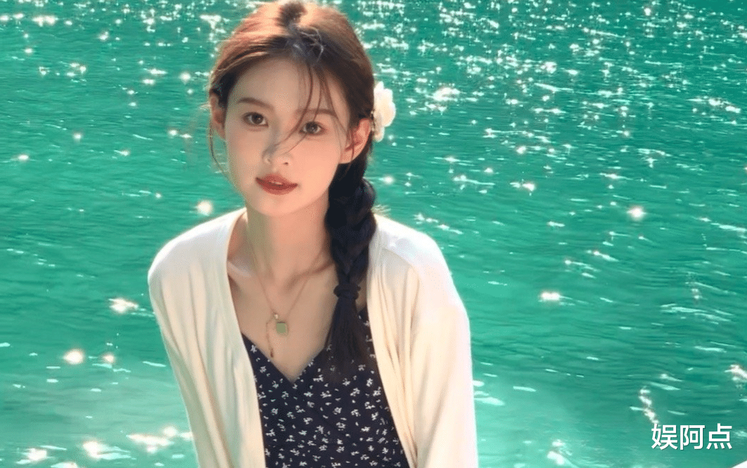 好家伙！王思聪带女伴购物豪气买单，女方身份被曝光！小羽恐失宠