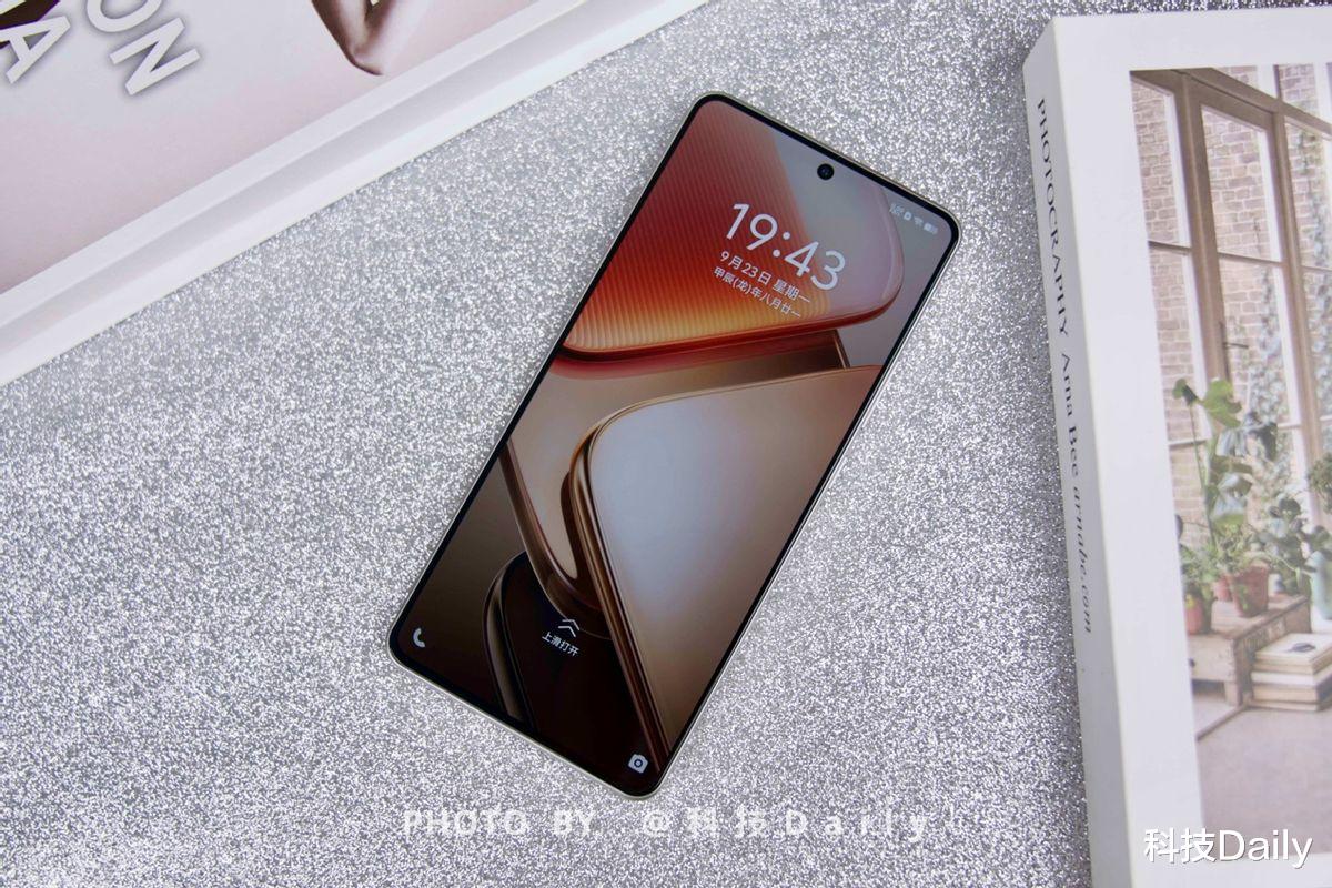 来一组iQOO Z9 Turbo+实拍照片！瞅一瞅质感，看一看体验