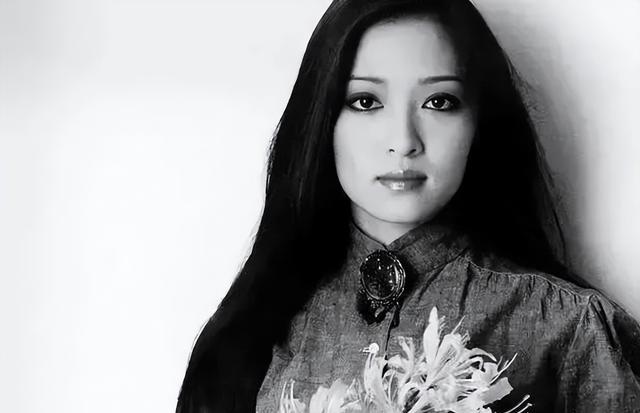 李敖死前想见胡因梦一面,闪婚闪离后纠缠30年,她终让他含恨而终