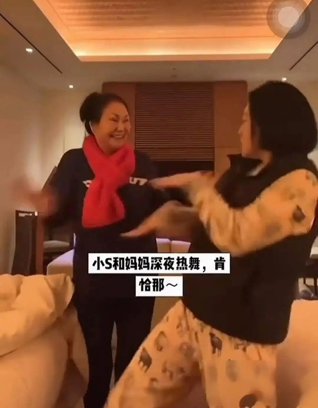 包机再迎反转!表面是小S运筹帷幄,实际上黄春梅才是深藏不露