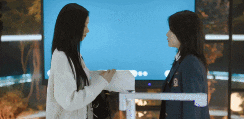 离开渣男后,她也「下海」了