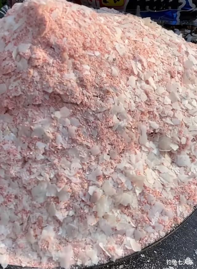 “老鬼鲢鳙饵”击穿底价，垂钓者迎来利好，邓刚还能扛得住吗？