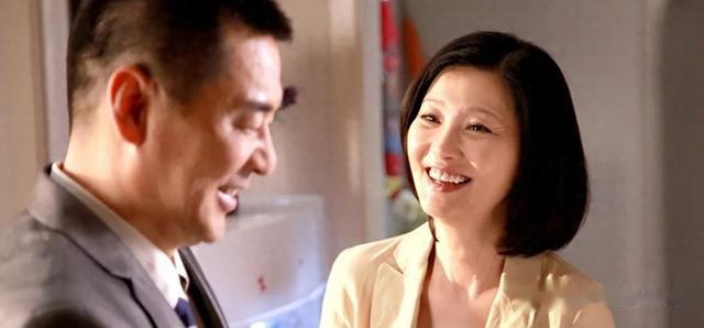 46岁女演员去世！死在床上3天被发现，生前遭父虐待被丈夫抛弃