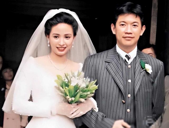 将“老公熬成爹”的5位女星,明明年龄差不多,看着却像两代人