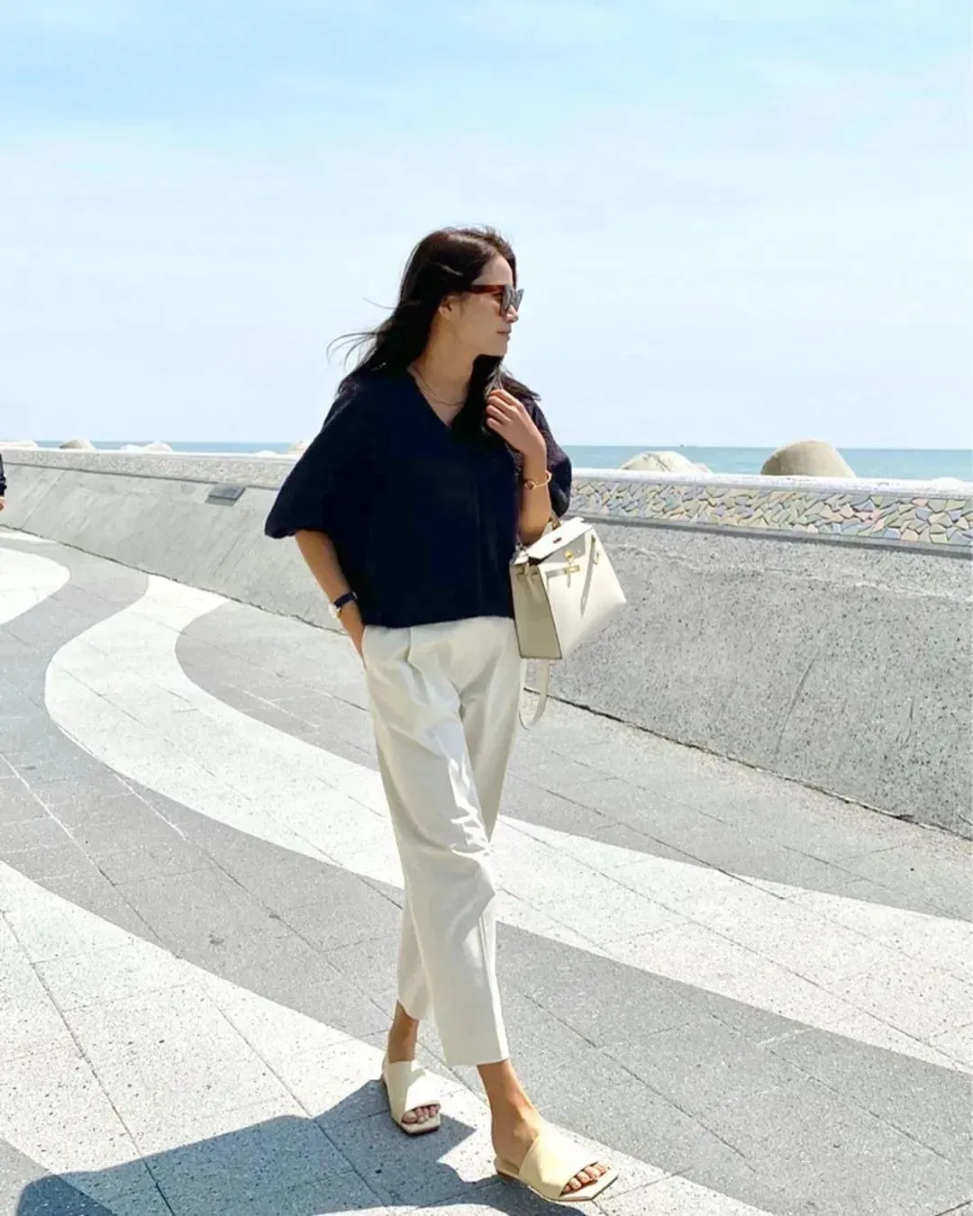 30岁以后的女性过夏，最建议穿这条“裤子”