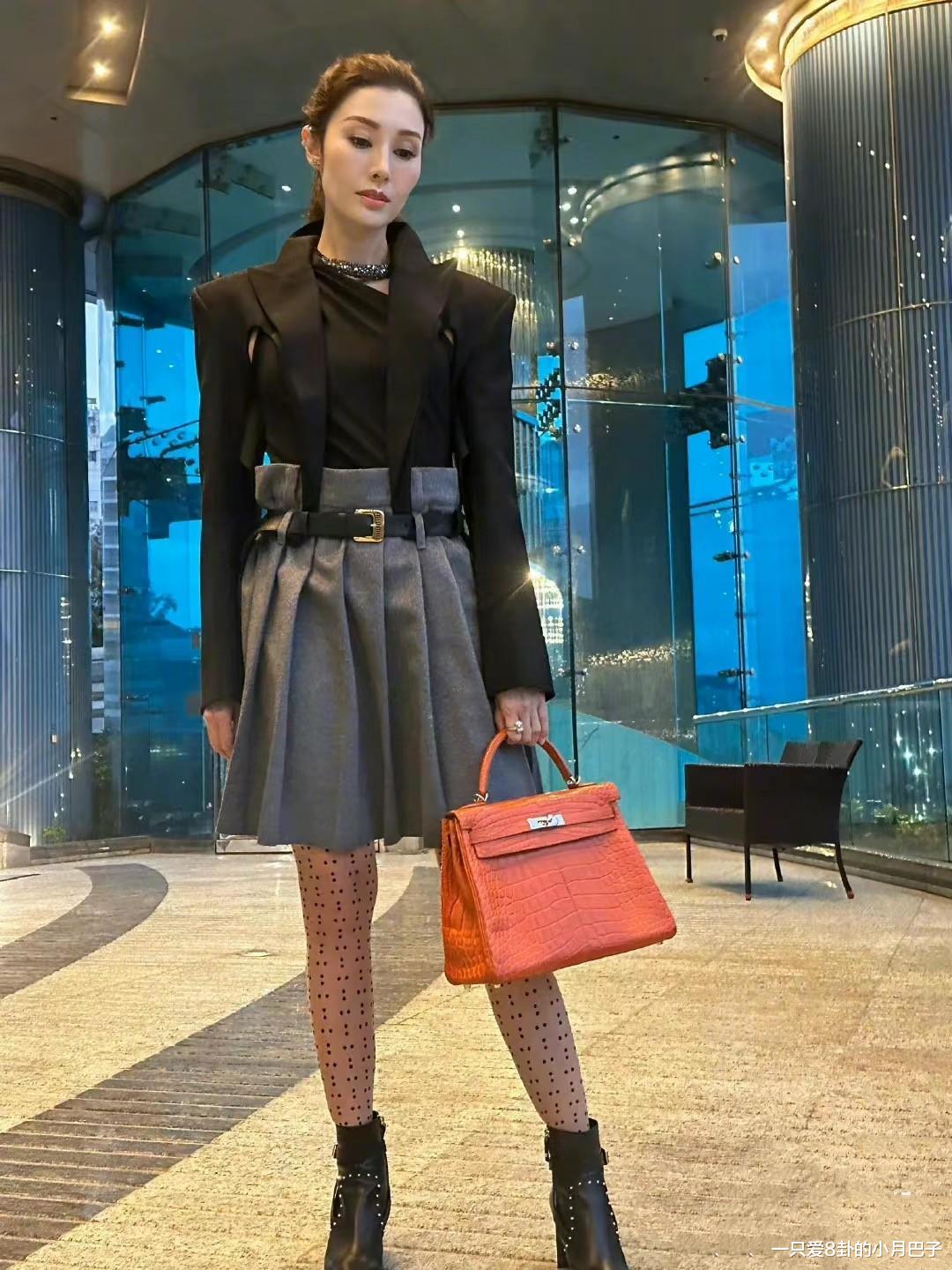 上帝给了她美貌却没有给她审美！盘点李嘉欣100套丑衣服，请避雷