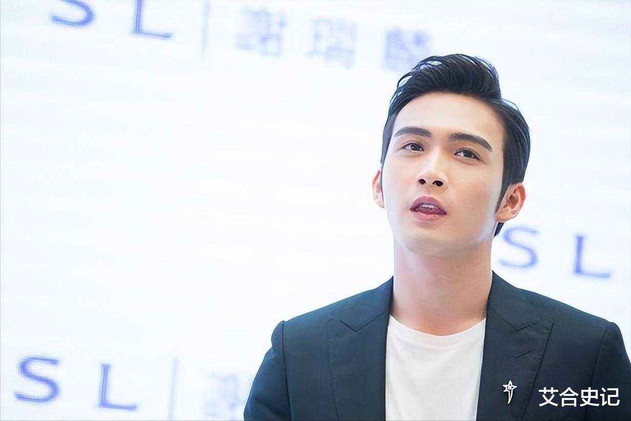 这些男星长相看似很帅,实则越看越怪,吴磊、肖战都榜上有名