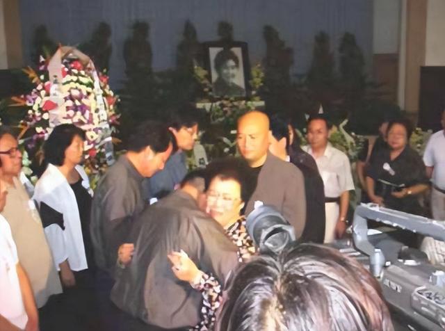 朗读者|1963年，春晚女皇赵丽蓉拒见毛主席，得知原因后主席连说：好好好