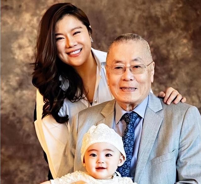 44岁为81岁老公生下女儿?41岁嫁入豪门的孙颖,现在过得怎么样?