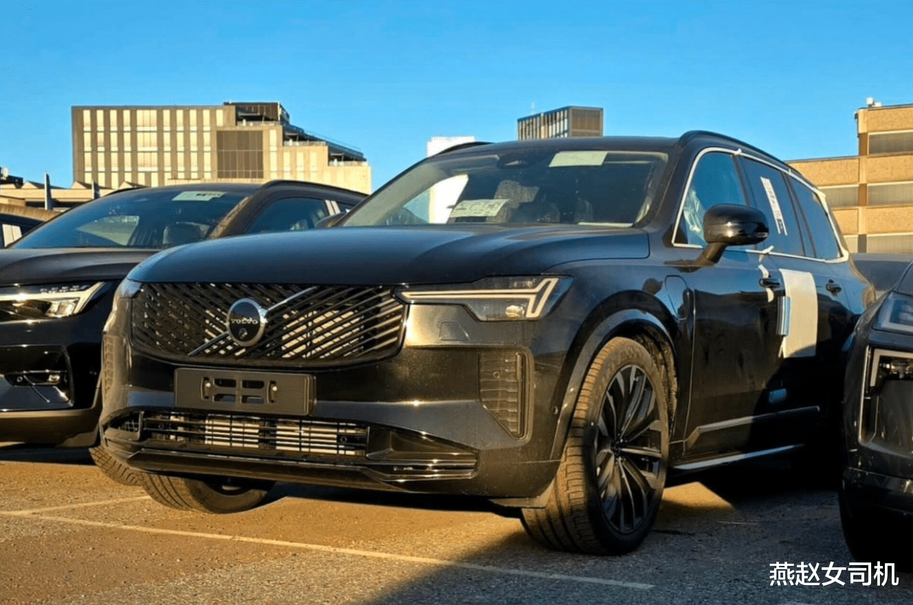 新款沃尔沃XC90实车现身,换新前脸+大屏,配455马力+空气悬架