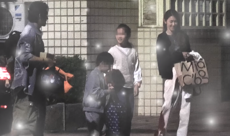 蓝正龙与周幼婷复合?离婚一年带子女同框互动频繁,经纪人回应了