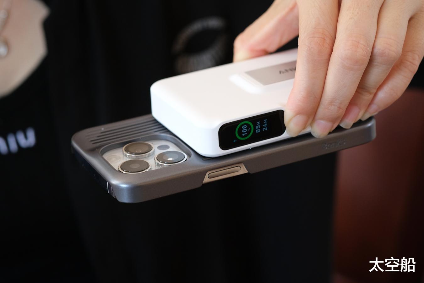 ANKER磁吸支架充電寶，好看好用好安全