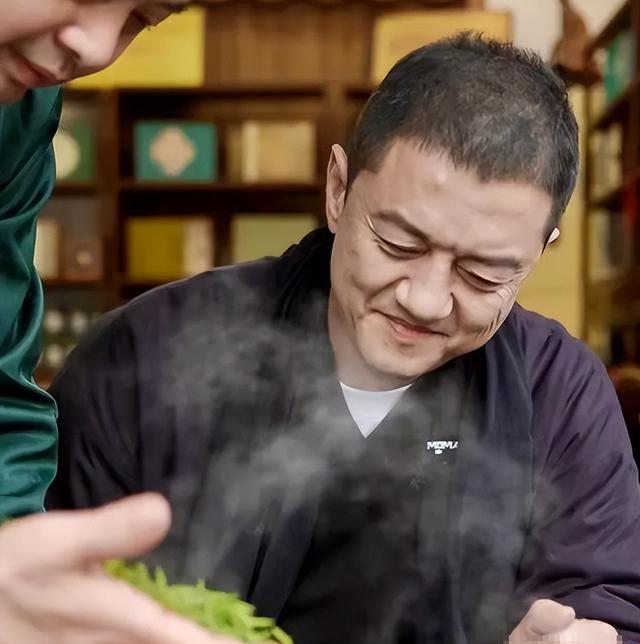 王菲十一年前的离去乃明智之举！再婚两载，李亚鹏再度陷入了怪圈