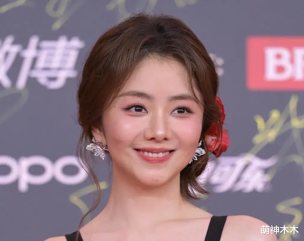 视界大会红毯生图来了！刘亦菲又胖了，关晓彤晕妆，赵露思像网红